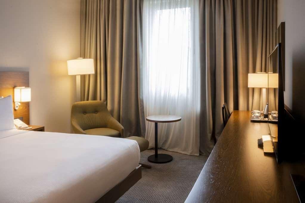 Hilton Garden Inn Tbilisi Chavchavadze Room photo